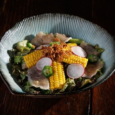 季節の野菜と鶏の生ハムサラダ