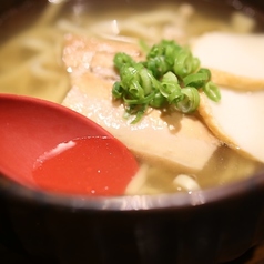 麺と出汁にこだわった沖縄そば