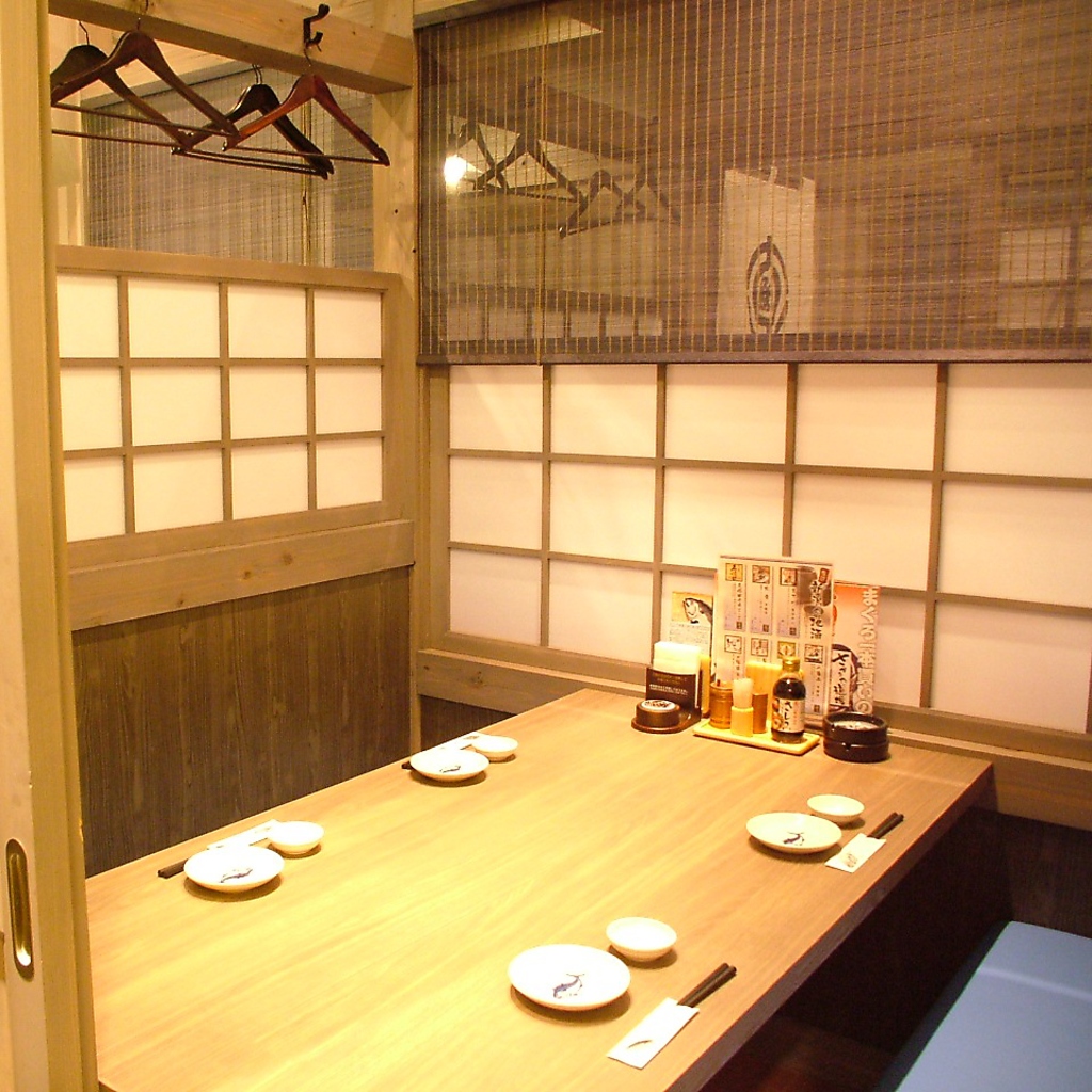 2名・4名向けの個室も充実♪仕事終わりのサク飲みにもおすすめ！