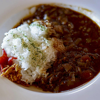 ルーを使わずに作るカレーはビーフたっぷりでスパイシー