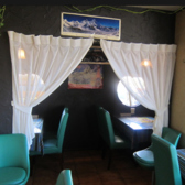 店内のお席は4名様テーブルや半個室など、多彩なお席を用意しているので、様々なシーンに対応できます。ぜひご利用ください♪