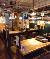 2名～最大16名様まで収容可能のテーブル席♪店内奥には最大10名様まで入れる掘りごたつのお座敷席完備★