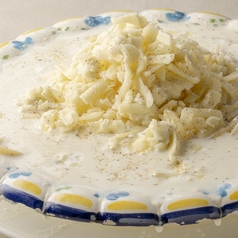 フレッシュモッツァレラと３種のチーズパスタ