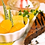 スイーツにもこだわりが…。フルーツやショコラなど最後までご満足いただけます。