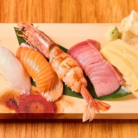 マル八名物の大きなネタが乗った食べ応え抜群のお寿司！