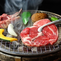こだわりのジンギスカンを炭火で！