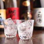 酒・ドリンクは50種以上！梅酒やカクテルも充実しているので、女性にも好評です。
