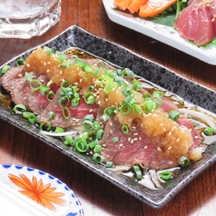 一推しは、脂の少ない牛モモ肉をさっぱりと味わえる☆「牛たたきおろしポン酢」780円(税抜)の写真