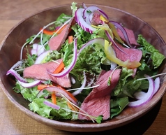 自家製ローストビーフの和風サラダ