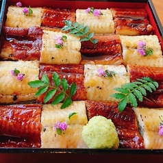 蒲焼きと白焼きの相盛りうな重