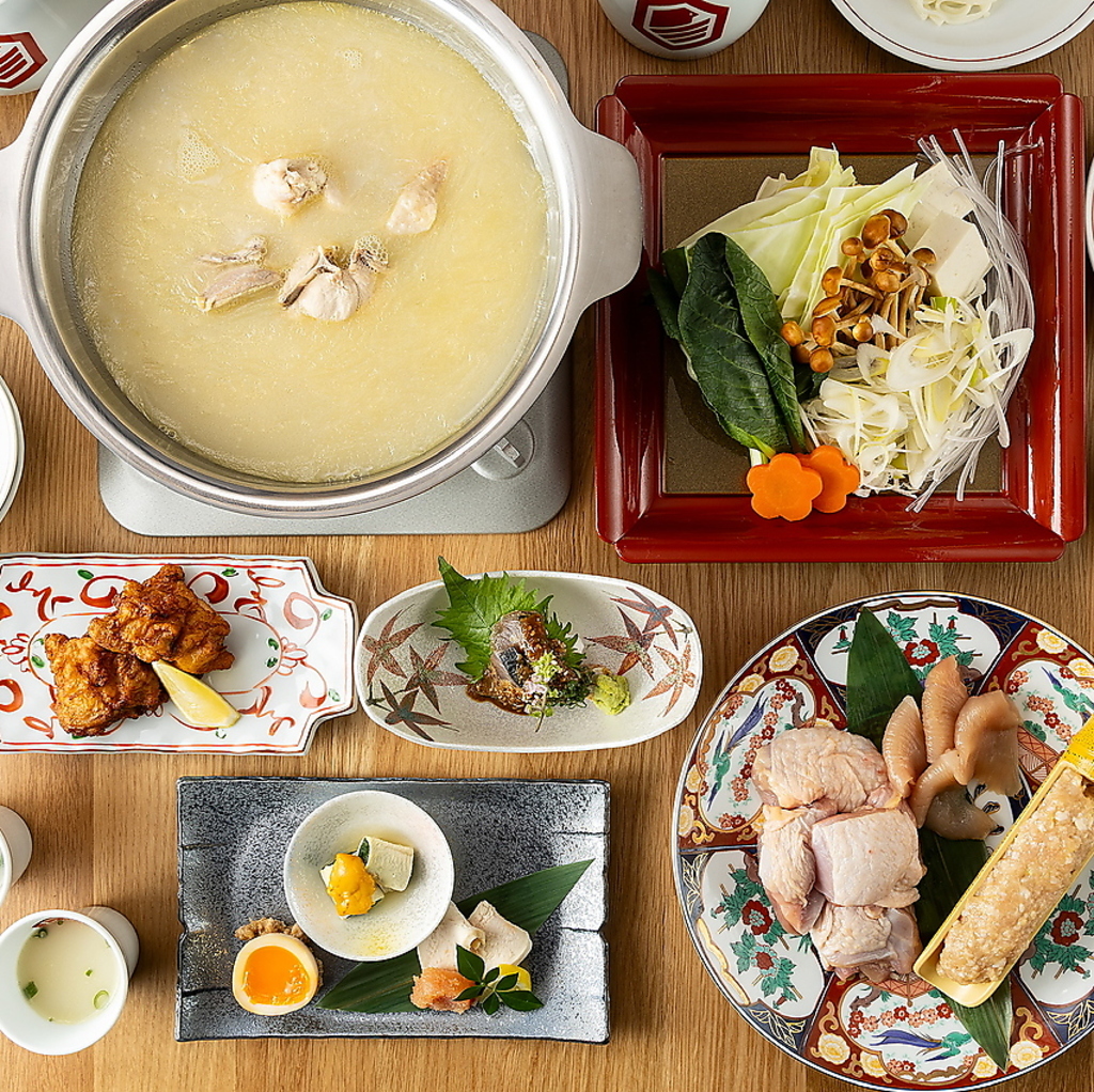 博多コースでは玄界灘漁師会直送のごま鯖、人気のはかた地どりの唐揚げが味わえる博多水炊きのコース