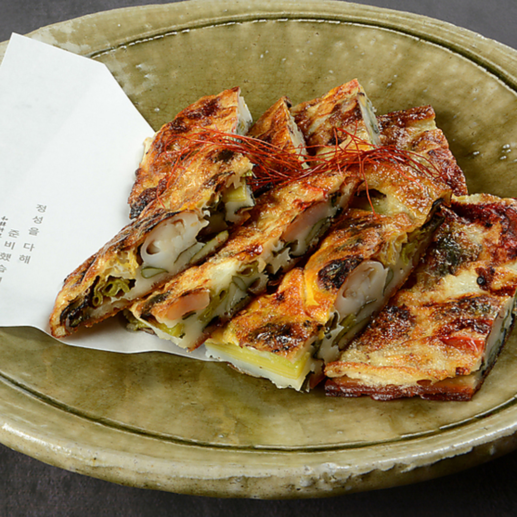 チジミとは違い具材の多さから宮廷料理として親しまれているパジョン