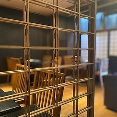 赤坂見附駅から歩くとたどり着く、ビジネス街とは思えない落ち着いた空間。