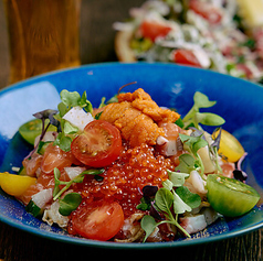 雲丹・タコ・イクラ・サーモン・ホタテの海鮮たっぷり冷製パスタ！の写真