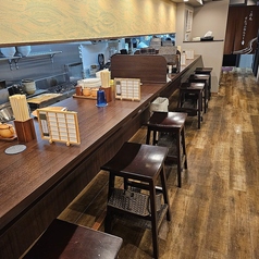 カウンター席ご用意しております。お一人様でも気軽にご来店可能