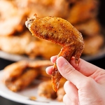 甘辛の秘伝タレがクセになる♪名物!伝説の手羽先の食べ放題コースあり！沢山食べたい時に◎