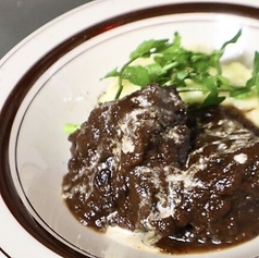 牛ほほ肉の赤ワイン煮込み