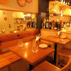 様々なシーンでご利用いただけるテーブル席。女子会、気心おける仲間との飲み会などの少人数のご宴会に最適です！