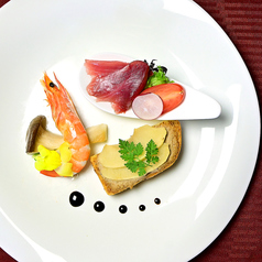 急な食事にも対応！豊富なアラカルトメニュー。の写真