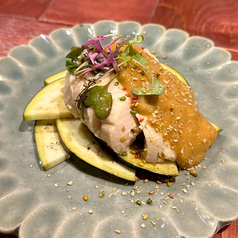 よだれ鶏と丸茄子のサラダ仕立て　胡桃ごまソース