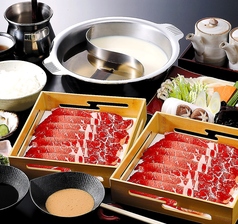 宮崎県産霧峰牛しゃぶしゃぶorすき焼き食べ放題コース5588円(税込)の写真