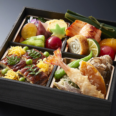 料亭弁当豪華食材も含む、少し贅沢な内容