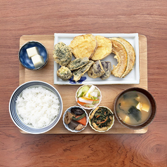 自家製シーズニングを纏った5種の旬野菜唐揚げ定食
