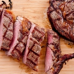 極上の牛タン。当店では「牛タン」をメインにした料理を展開。