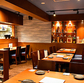 当店では無料Wi-Fiをご利用いただけますので、安心してSNSなどが楽しめます。また友人との連絡や、お仕事の合間にサクッとネットをチェックするのにも最適です。落ち着いた雰囲気の中で料理を楽しみながら快適にお過ごしいただける空間をご提供しています。ぜひご利用ください。