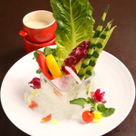 女性に大人気♪新鮮な農園野菜の特製バーニャカウダ！899円（税抜）