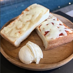 ピザ＆ハニートースト バニラアイス添え