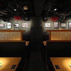 上質なデザイナーズ空間の店内は雰囲気◎女子会や各種宴会にもおすすめ！