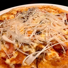 牛肉とトマトのピッツァ（ハーフ1290円）