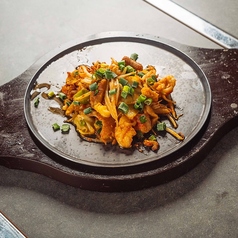 【牛/豚】辛口濃厚ホルモン鉄板焼き