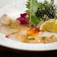 彩り豊かな魚介と九州の名物料理が目白押し！