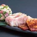 料理メニュー写真&nbsp;やんばる島豚あぐー三味盛り合わせ