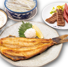 本日の焼き魚と牛たん焼ソーセージ定食