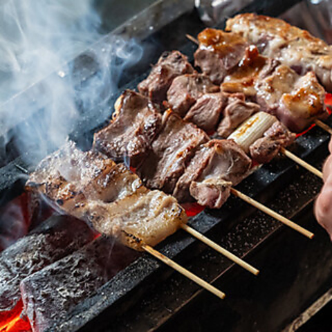 香ばしいもつ焼きと飲み放題コースで宴会に最適。少人数から20名まで対応可能です！