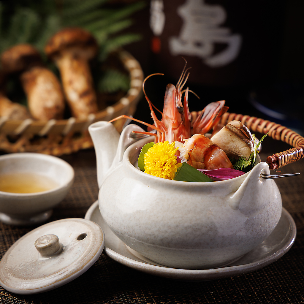 新鮮な海の幸をふんだんに使用したメニューを豊富にご用意しております。