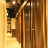 ワンランク上の完全個室席を多数完備しております。掘りごたつ席、テーブル席など様々なシーンにご利用いただける空間を完備。女子会に合コン、宴会、接待、送別会・歓迎会などの飲み会シーンにもぜひご利用下さい。ご希望のお席のお問い合わせはお気軽に。ゆったり、のんびりお過ごしいただけるお席でのお食事を♪