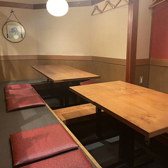 【2～6名様向け】ゆっくりとお過ごしいただける掘りごたつになっています。名物「正直塩つくね」「無敵ハツユッケ」や、鶏料理を多数ご用意しております。