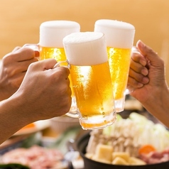 ビール、カクテルなど70種類以上が飲み放題1000円！