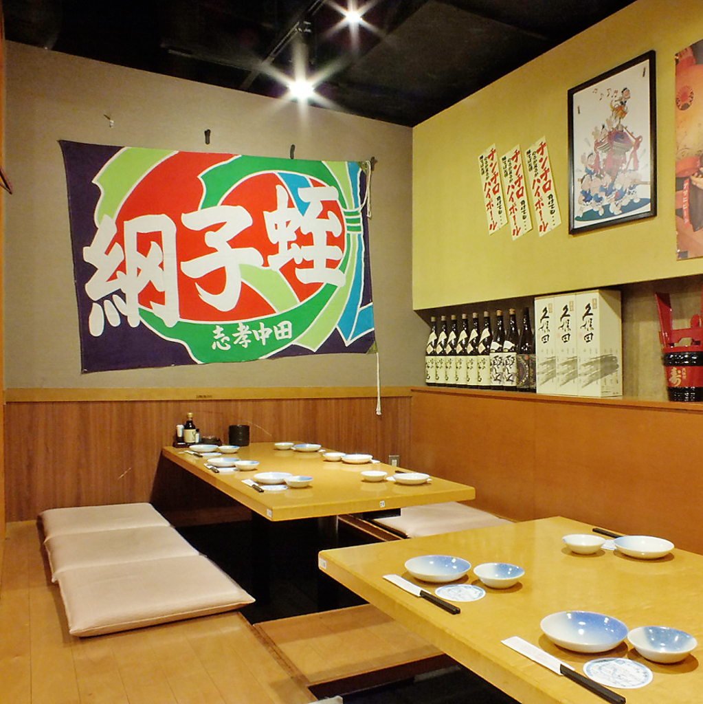 お席も様々☆さくっとお食事ができる、お座敷やテーブル席もございます！