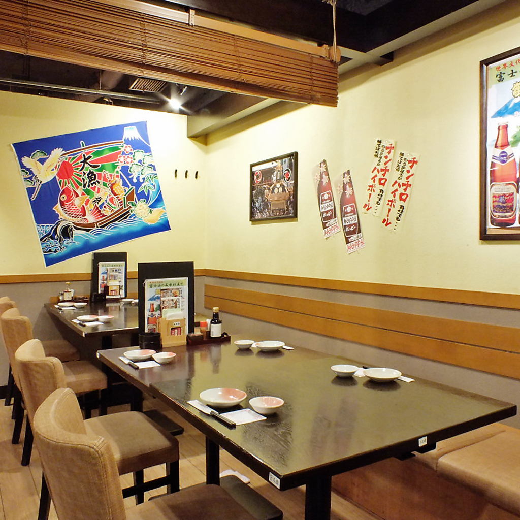 靴を脱がずにテーブルもございます！4名様～12名様までOK♪