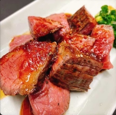 和牛赤身のレアステーキ