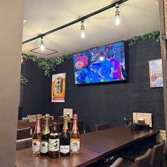 【個室完備12名から16名様用】★ハーモニカ横丁ならではの異国気分に酔いしれる隠れ家肉バル★お気軽に楽しんで頂きたいから価格は地域最安値!?の飲み放題付きコース3500円～◎女子会、宴会でご利用ください！10名様から20名様用個室も完備！！≪幹事様特典≫10名様以上で1名様分無料♪