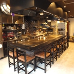 当店のメインステージである9名様までのＬ字型カウンター席！仕事終わりや観光の方にお勧めです♪