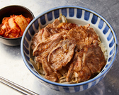 焼肉の匂いが気になるお客様には丼のメニューがございます。入口に消臭・芳香剤もご用意しております。