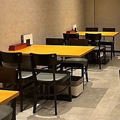 ゆったりとしたテーブル席があり少人数からもご利用いただけます。