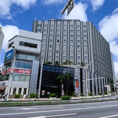 ロイヤルホスト那覇国際通り店の雰囲気1
